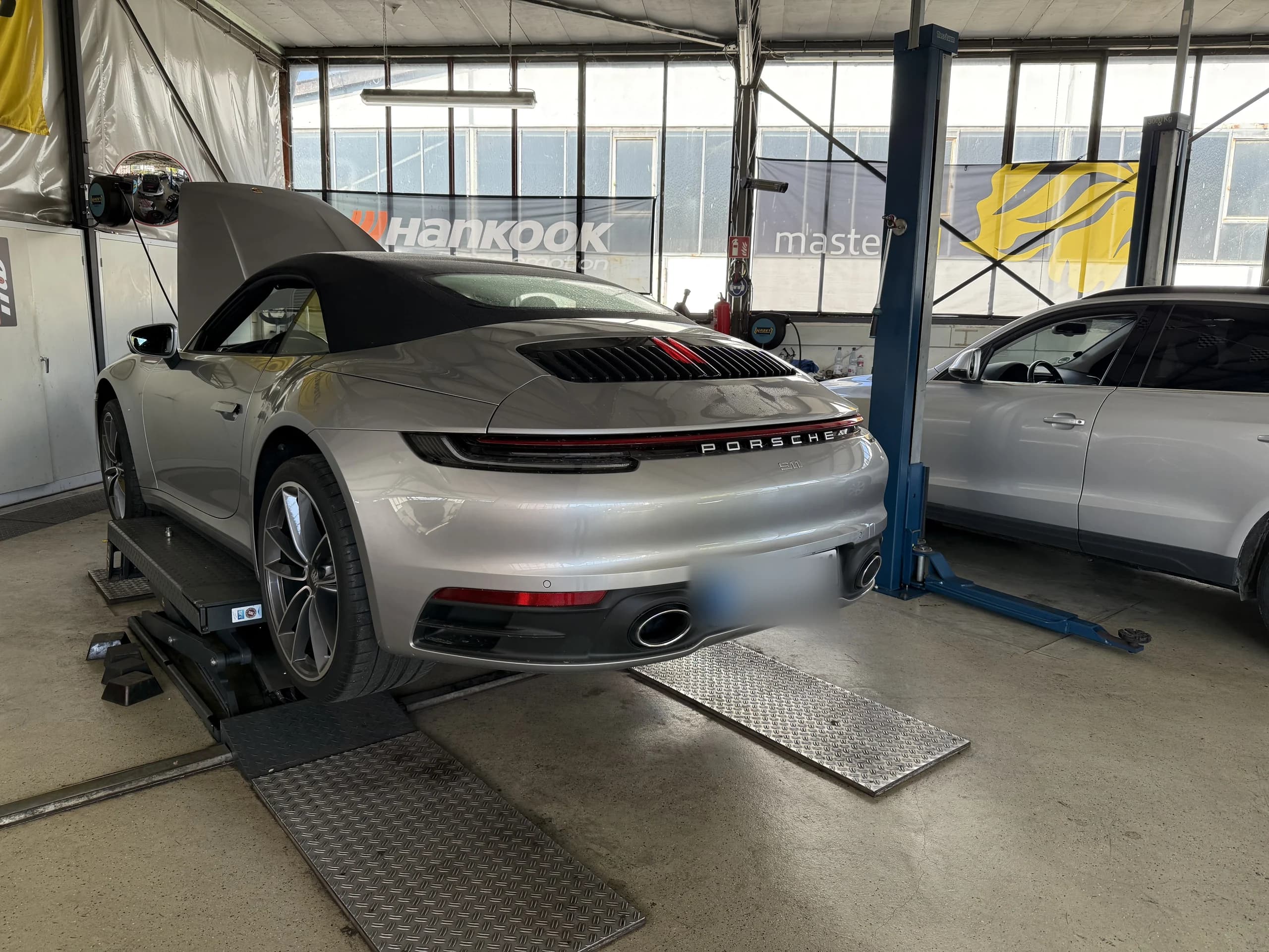 Porsche auf der Bühne